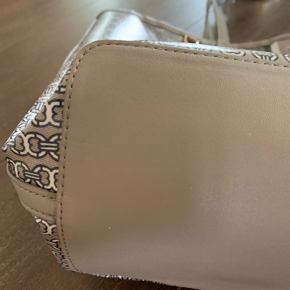 Tory Burch Gemini Link Tote - Picture 4 of 9